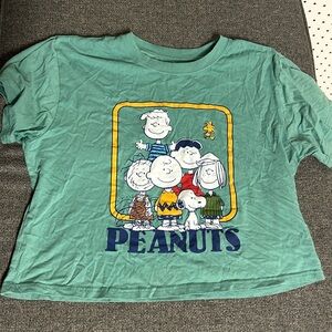 Peanut Graphic Tee 💚